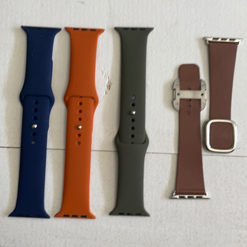 42/44 I watch bands
